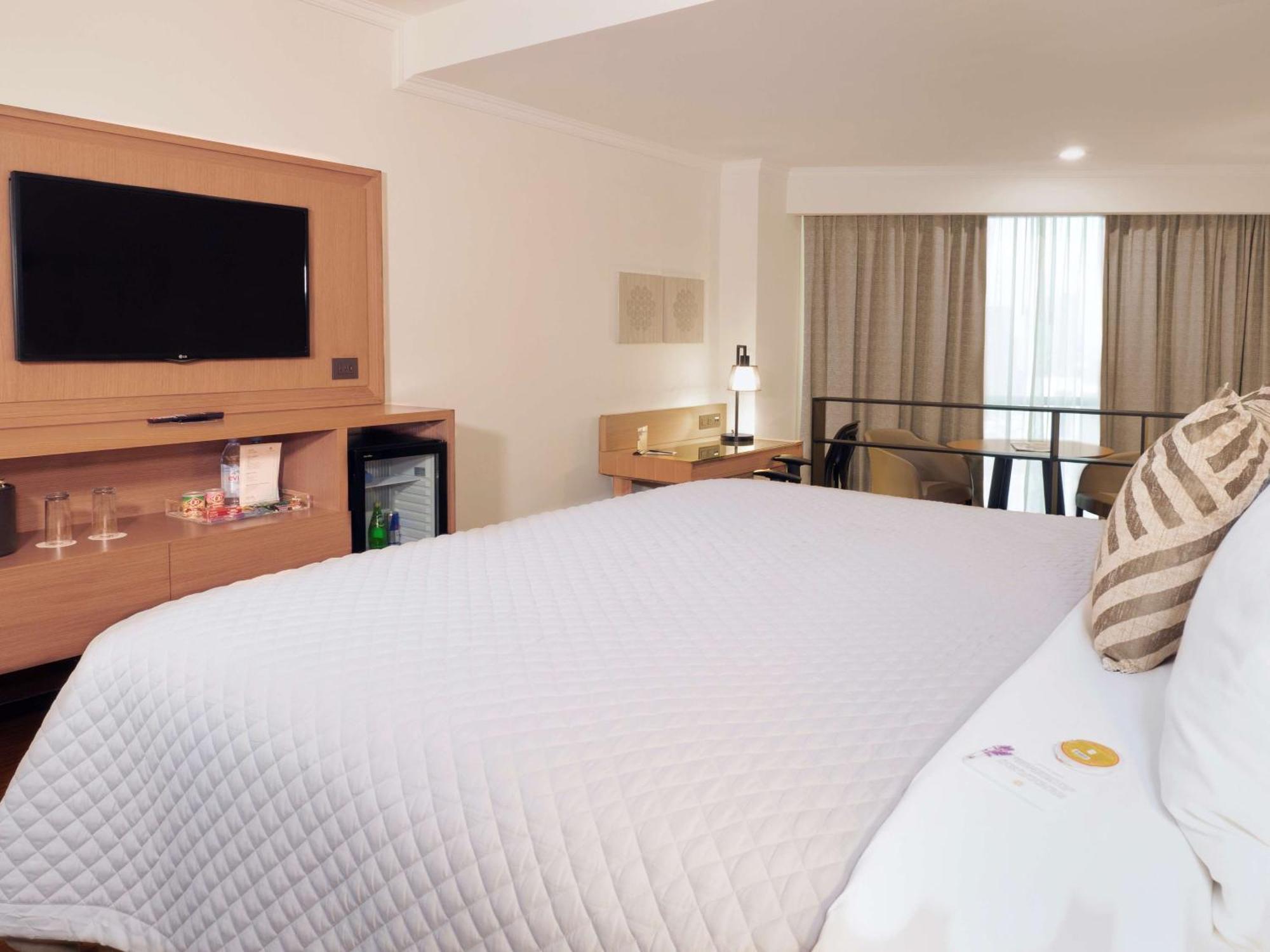 Ms Milenium Monterrey Curio Collection By Hilton Hotel San Pedro Garza Garcia Exterior foto